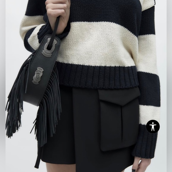 Leather fringed bucket bag - Picture 5 of 17